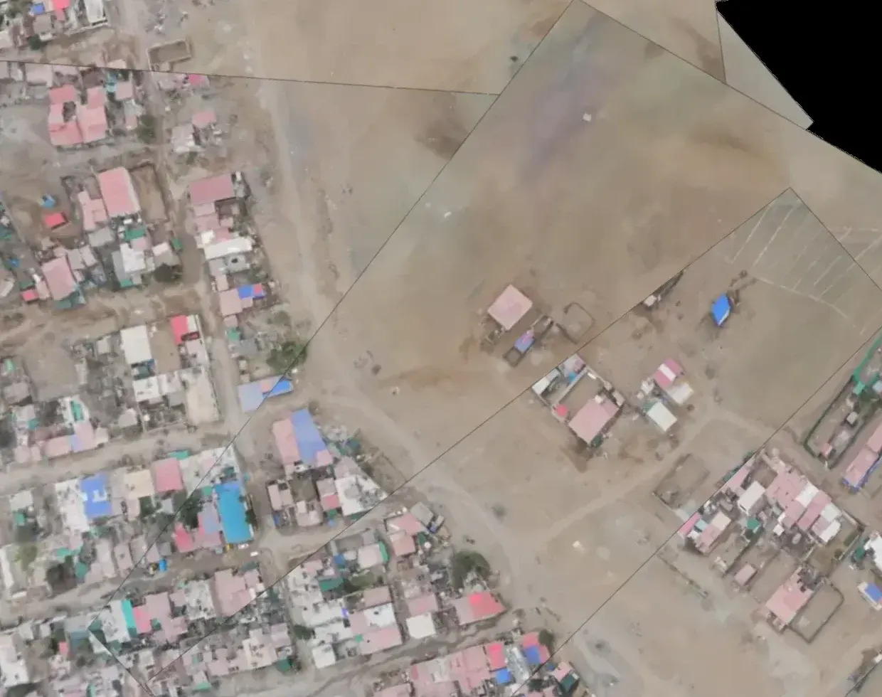 The same area in the second campaign, aligned to the pixel: new buildings appear at the edge of the settlement